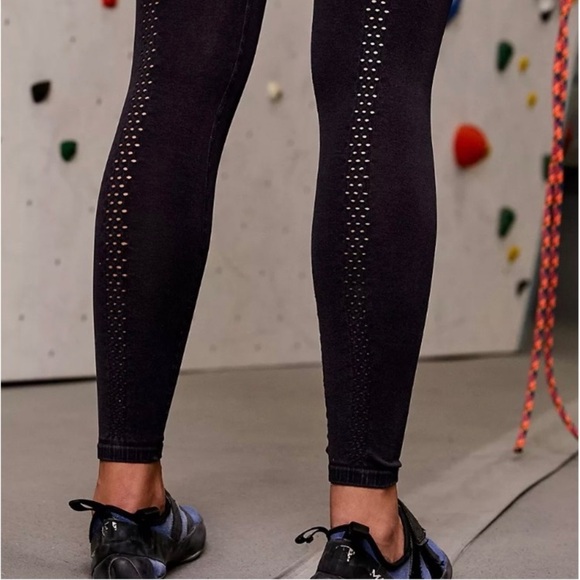 FREE PEOPLE Movement Good Karma High Rise 7/8 Length Leggings in Black - Picture 4 of 6